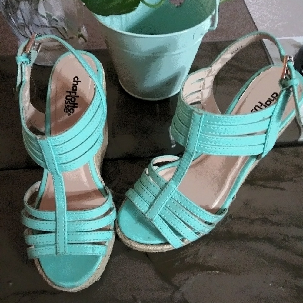 Shoes - Picture 3 of 8